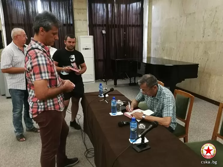 Пламен Марков уважи представянето на книгата „Червената одисея“  - Любопитно