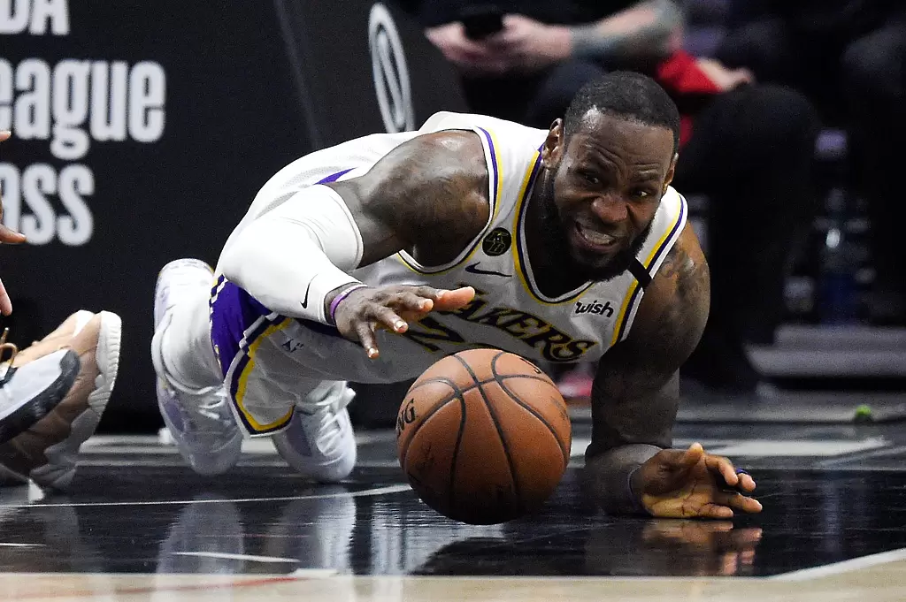 Леброн Джеймс блесна в дербито на Лос Анджелис при рестарта в НБА (ВИДЕО) - Баскетбол