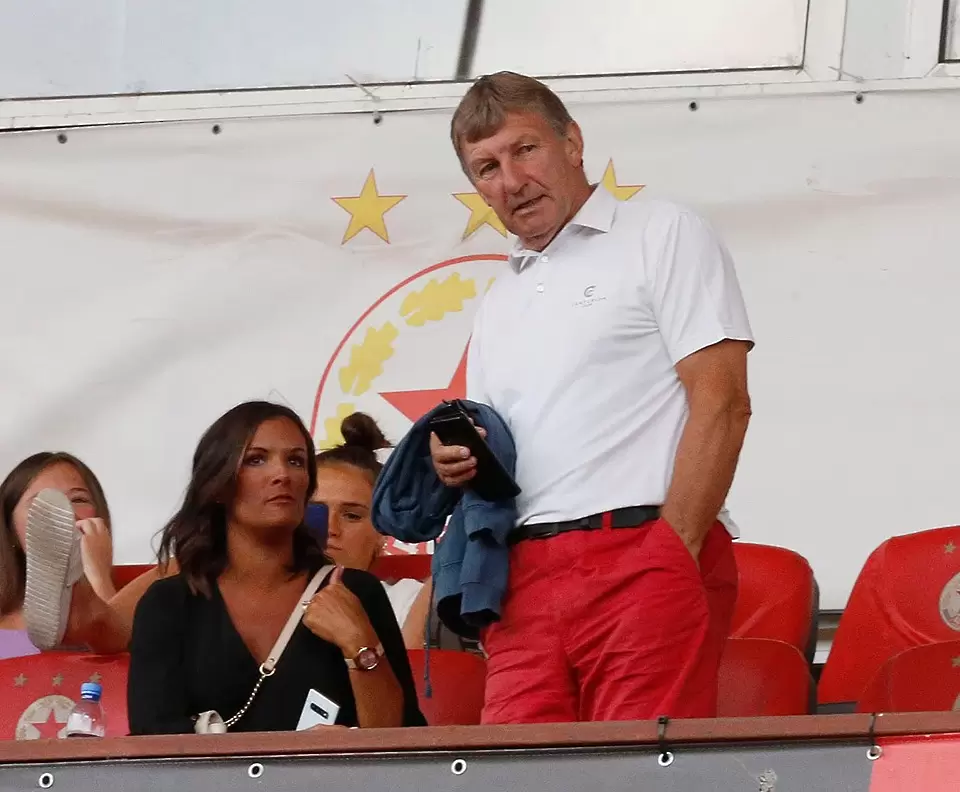 Антон Узунов