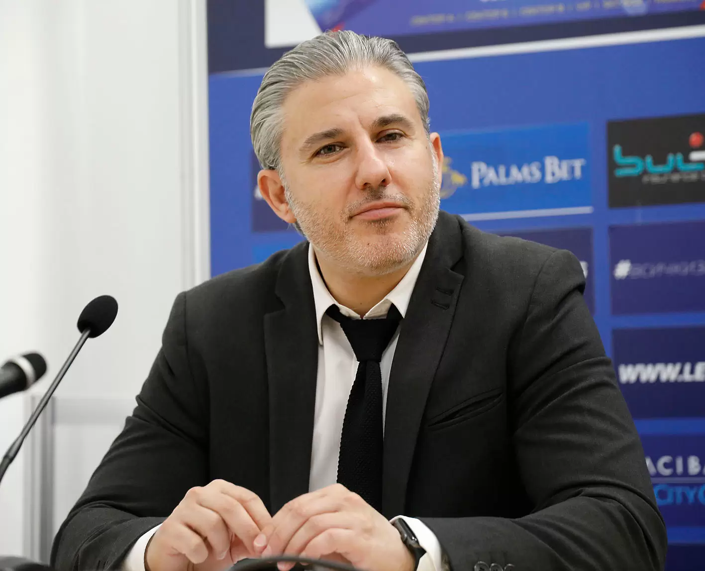 Антон Узунов