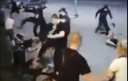 Футболни фенове си спретнаха ужасяващ масов бой (ВИДЕО 18+) - Световен футбол