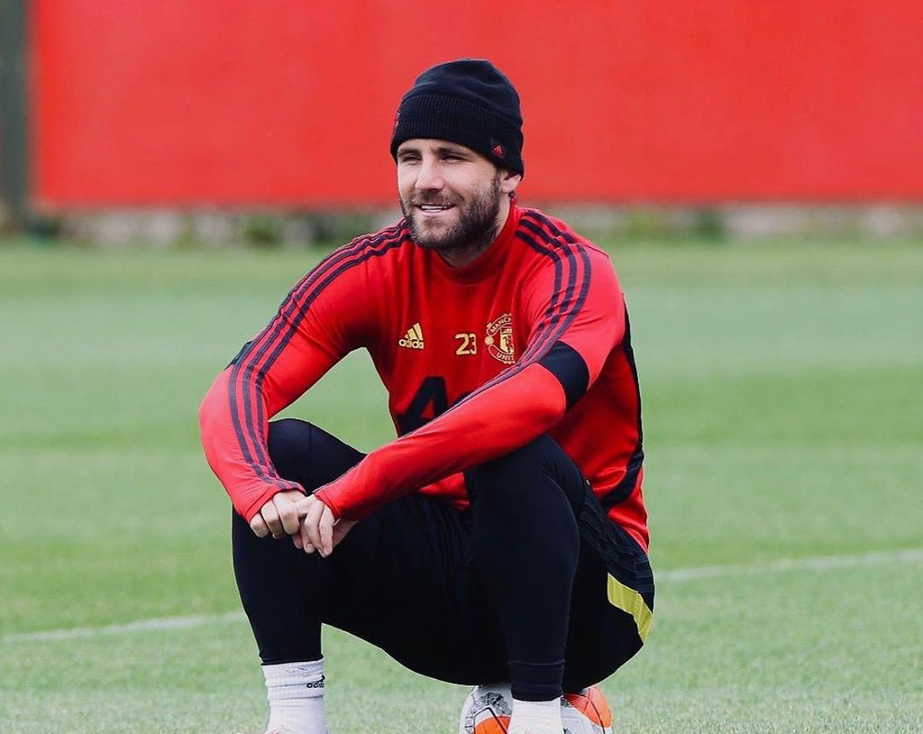 https://www.instagram.com/lukeshaw23/?hl=en