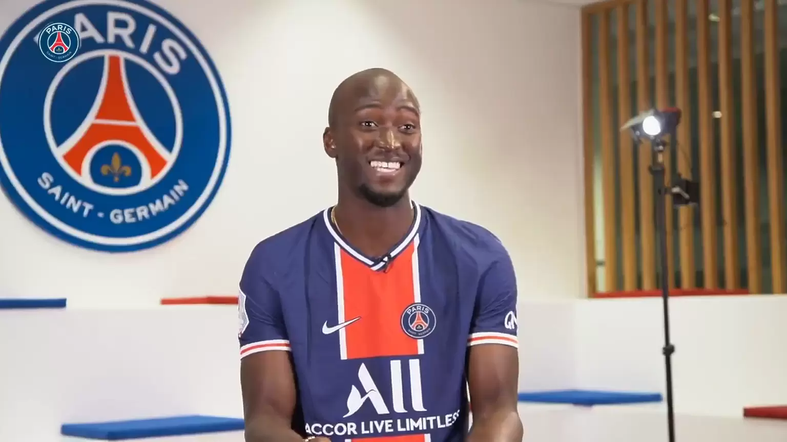 twitter.com/psg_english