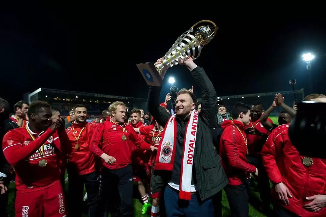 https://www.instagram.com/royalantwerpfc