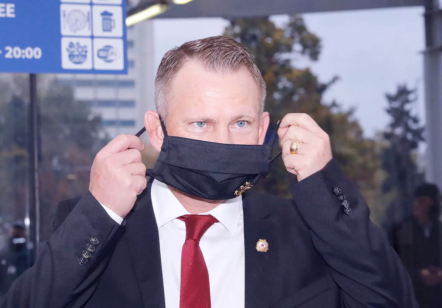 Антон Узунов