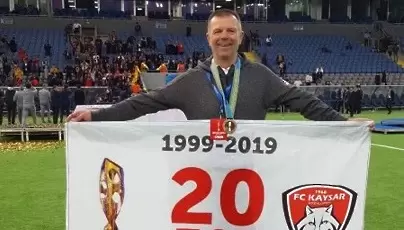 5-кратен шампион на Казахстан поиска Младенов - Световен футбол