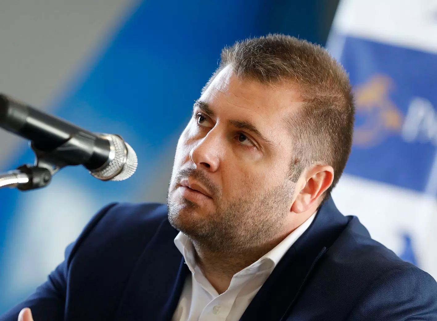 Антон Узунов