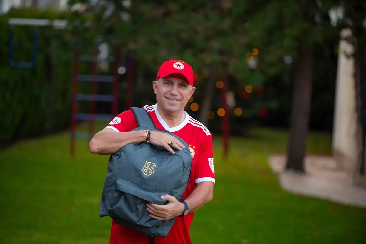 https://www.facebook.com/H8SHristoStoichkov/