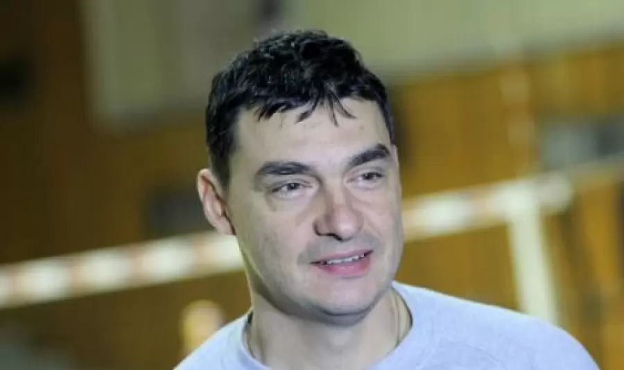 Владо Николов: По-добре в залите и на стадиона, отколкото в препълнените магазини
