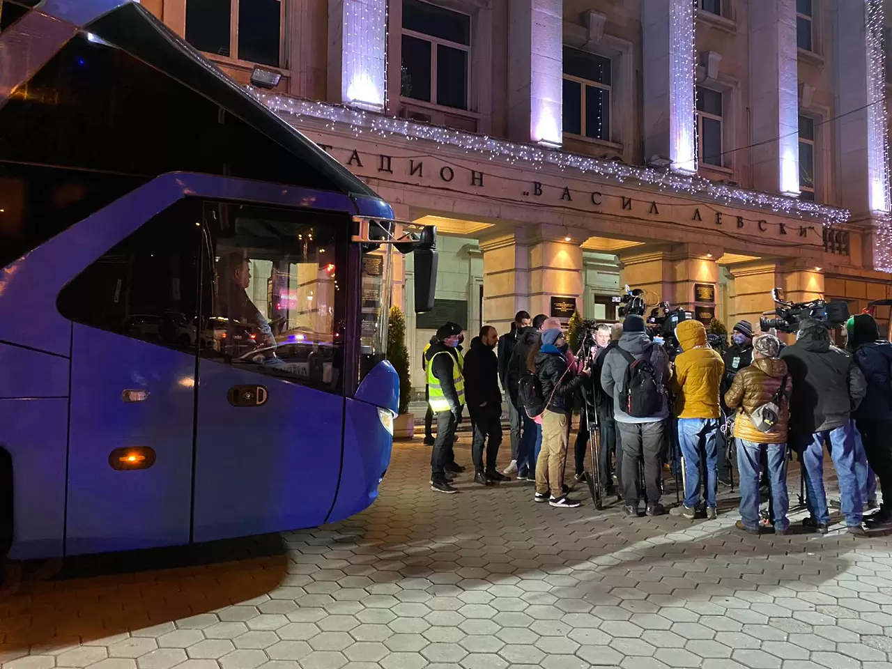 Акрапович блокира Левски и пред стадиона