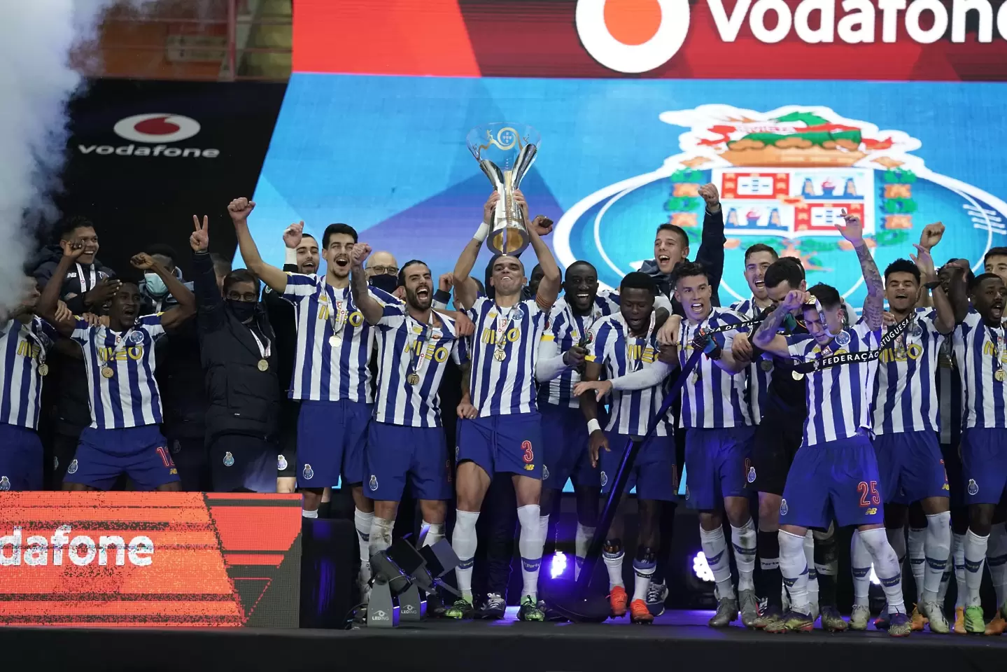 https://www.facebook.com/FCPorto