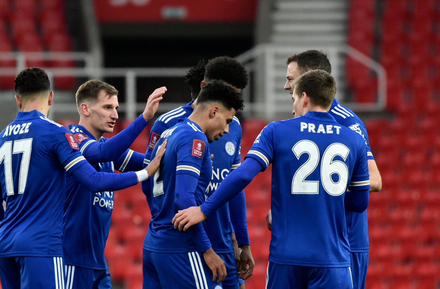 Лестър продължава без затруднения във ФА Къп