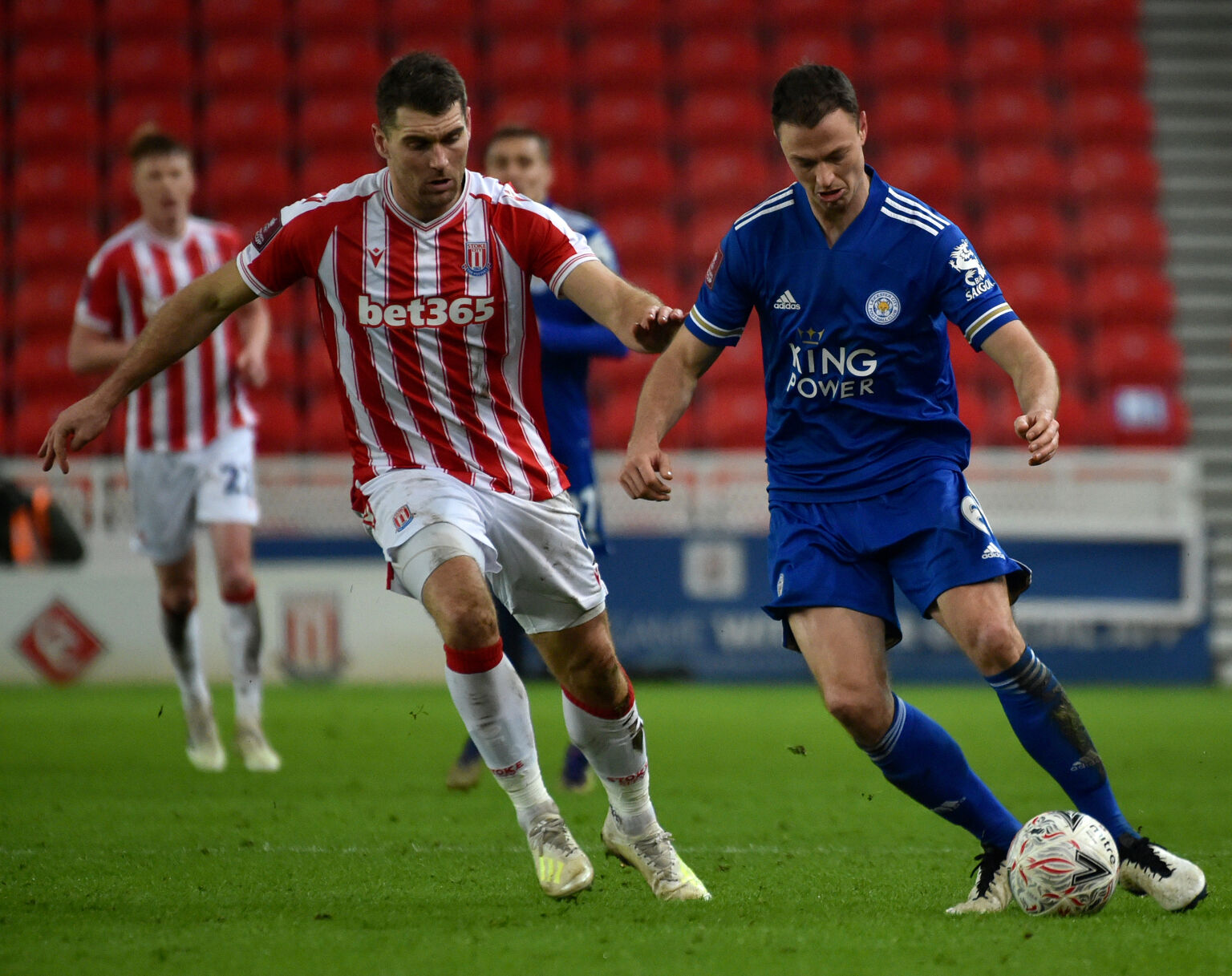 Лестър продължава без затруднения във ФА Къп