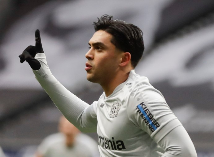 Леверкузен вкара топ гол, но загуби (ВИДЕО)