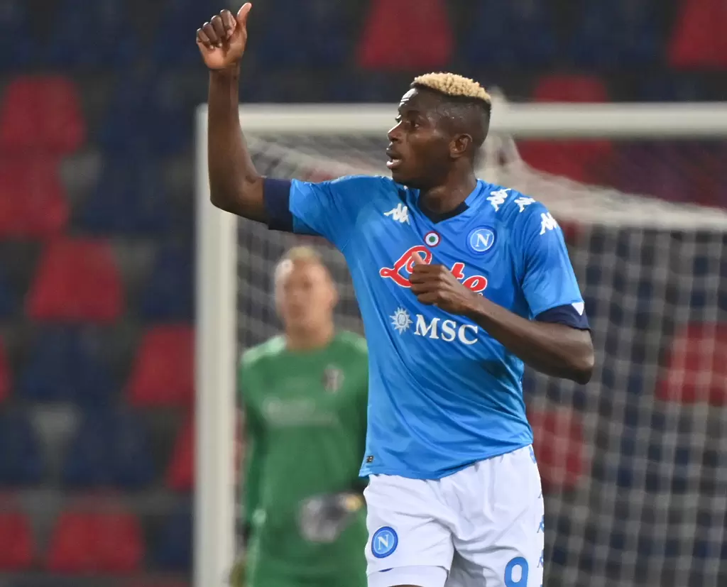 Нападател на Наполи продължава да е с COVID-19