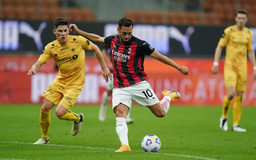 Чалханоглу близо до нов договор с Милан