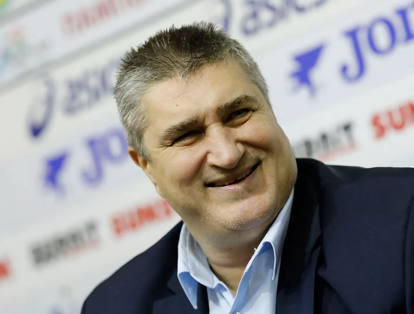 Антон Узунов