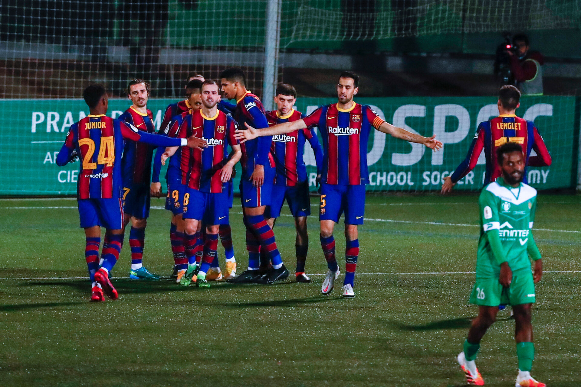 Барселона разочарова, но се класира за 1/8-финалите на Купата на Краля