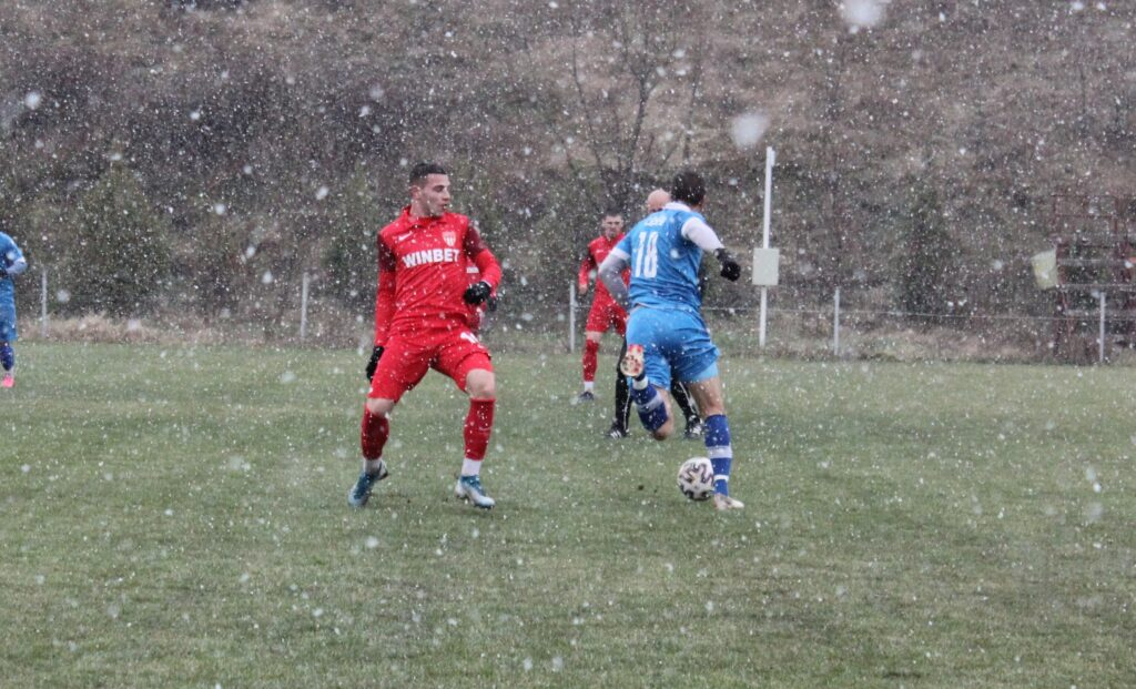 Царско село победи Спортист Своге в снежен Благоевград