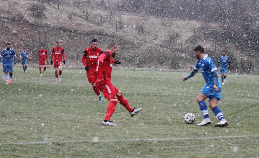 Царско село победи Спортист Своге в снежен Благоевград