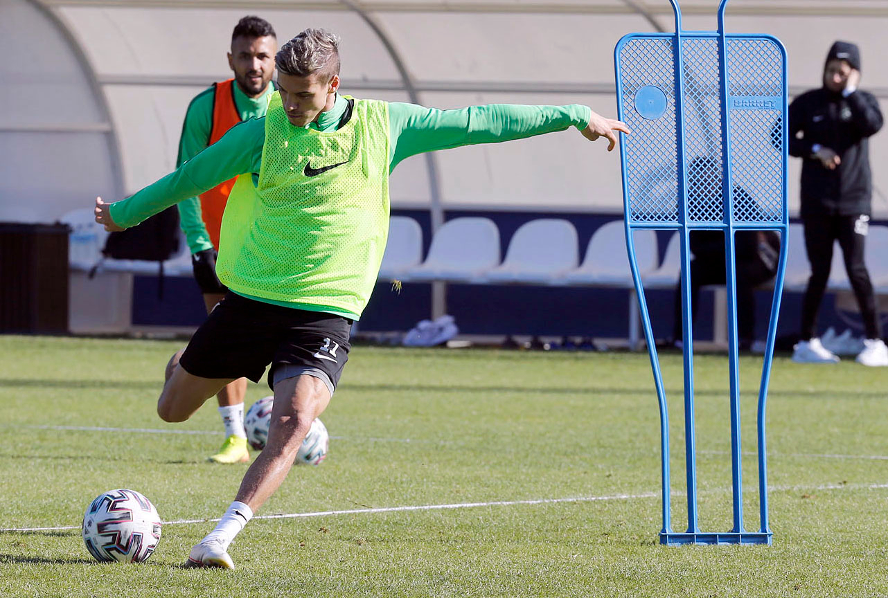 Двама не тренират с Лудогорец