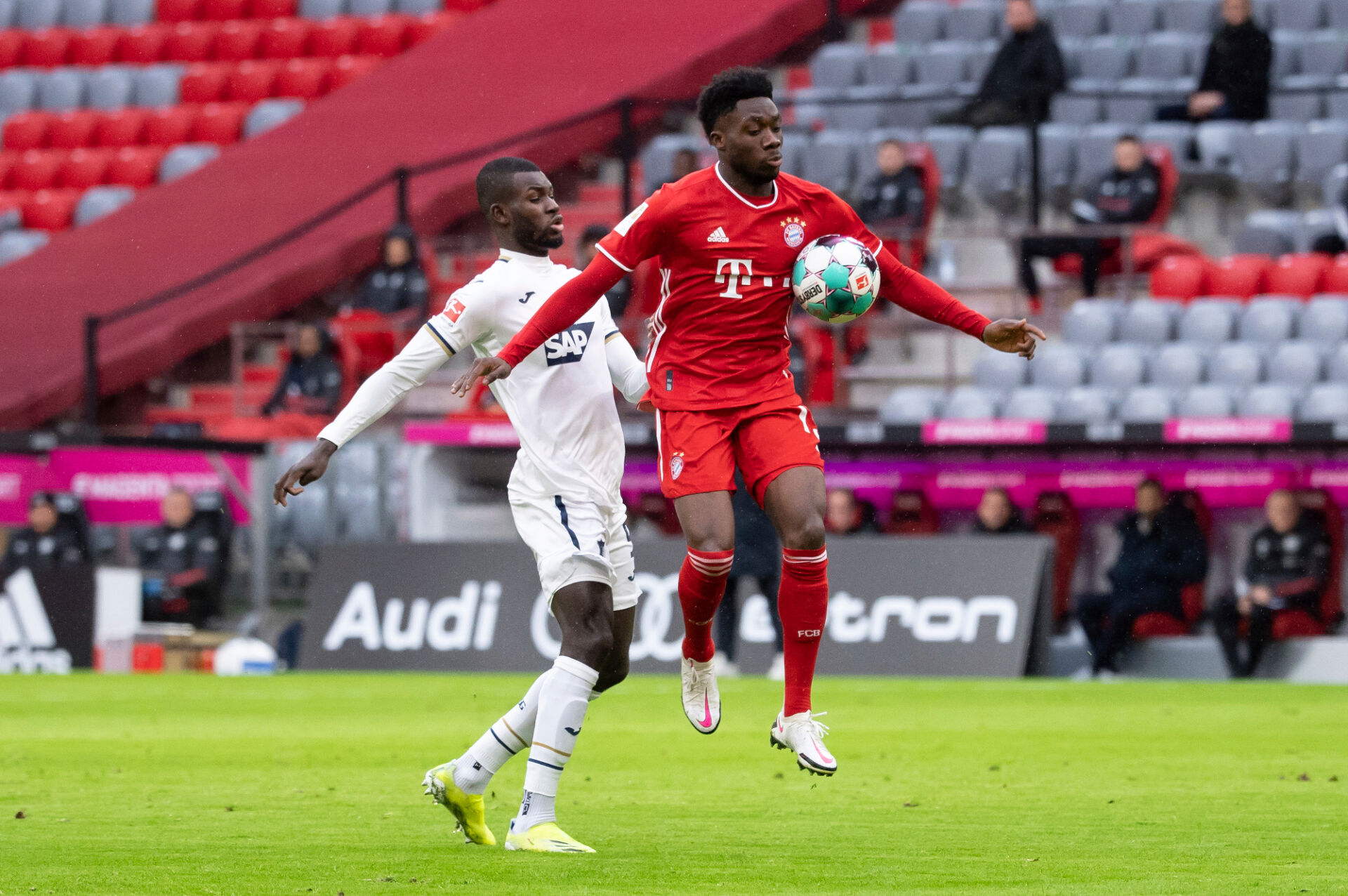 Байерн прегази Хофенхайм и изглежда недостижим на върха