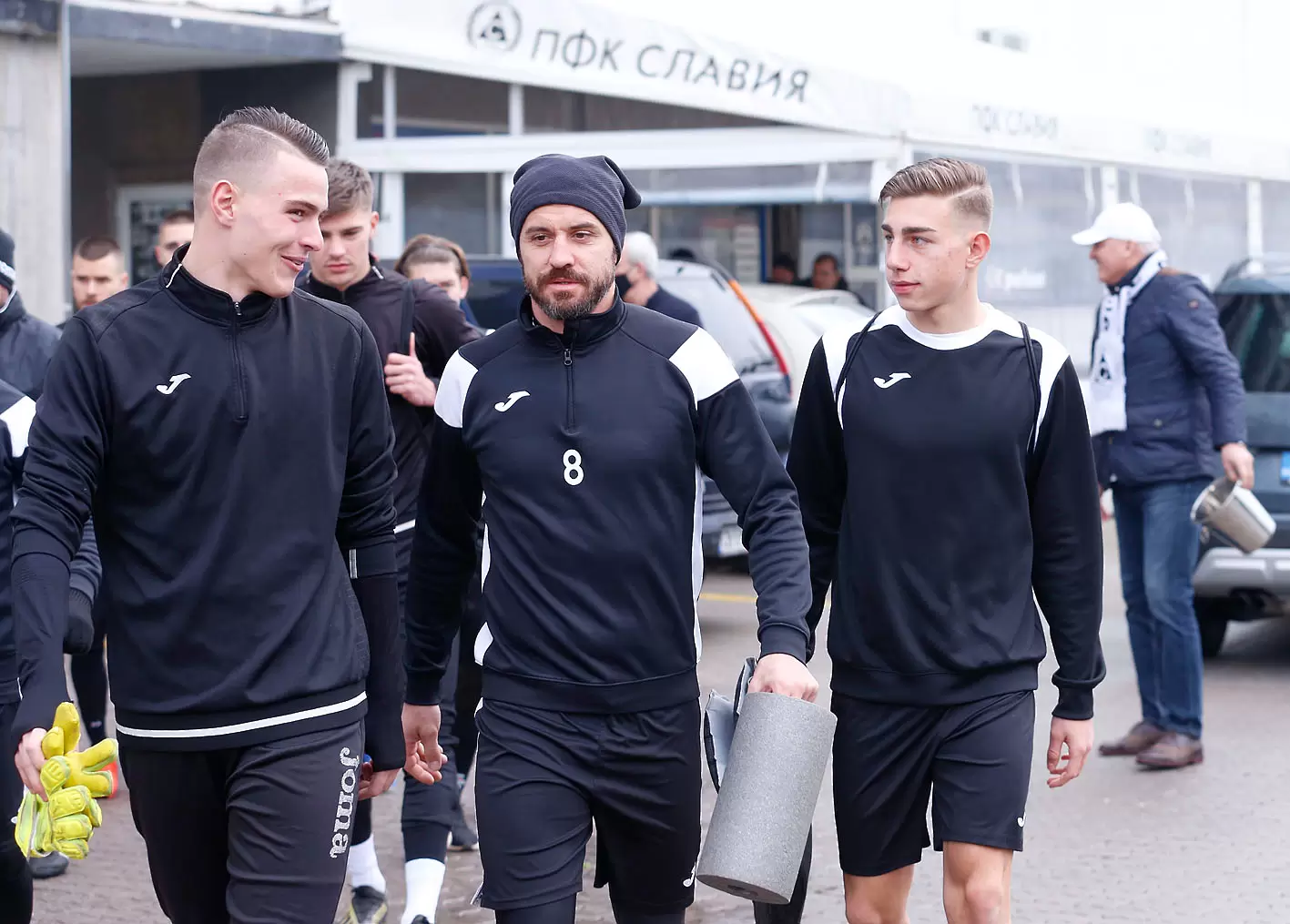 Антон Узунов