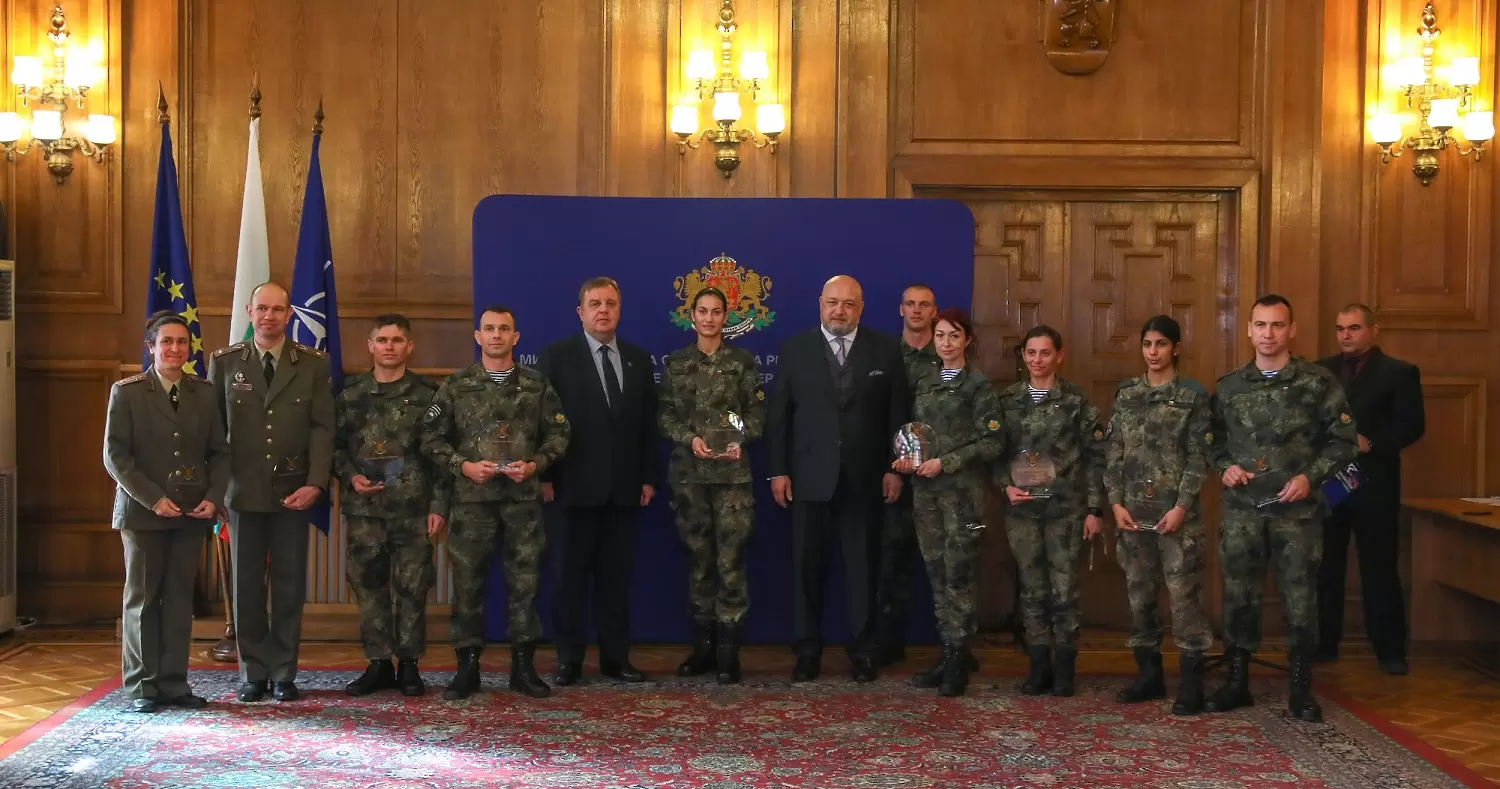 Министър Кралев и вицепремиерът Каракачанов наградиха най-добрите военнослужещи спортисти за 2020 г.