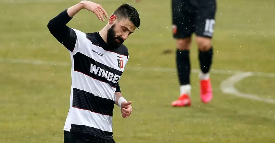 Антон Узунов