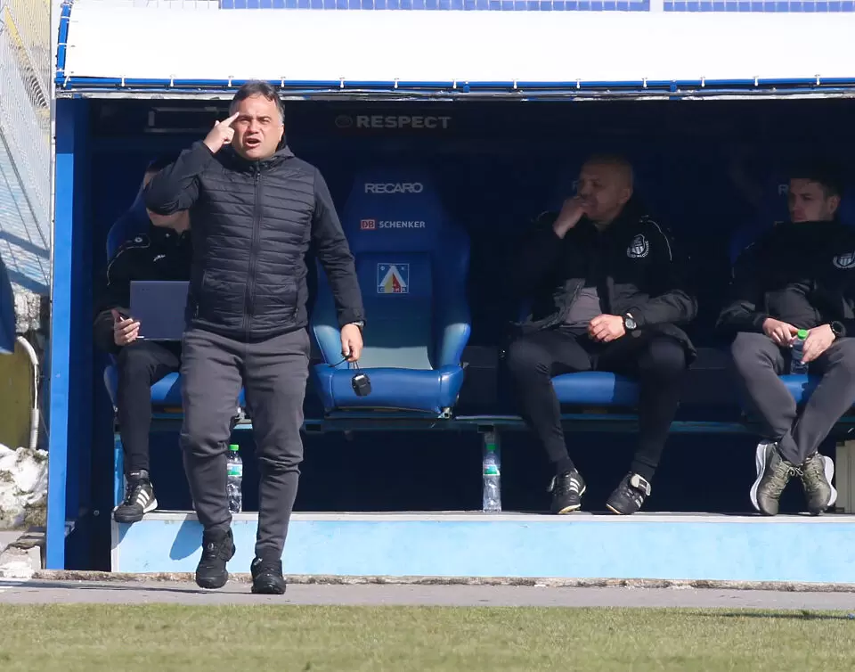 Антон Узунов