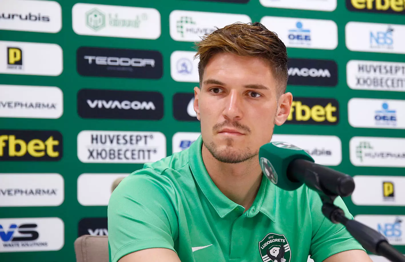 Антон Узунов