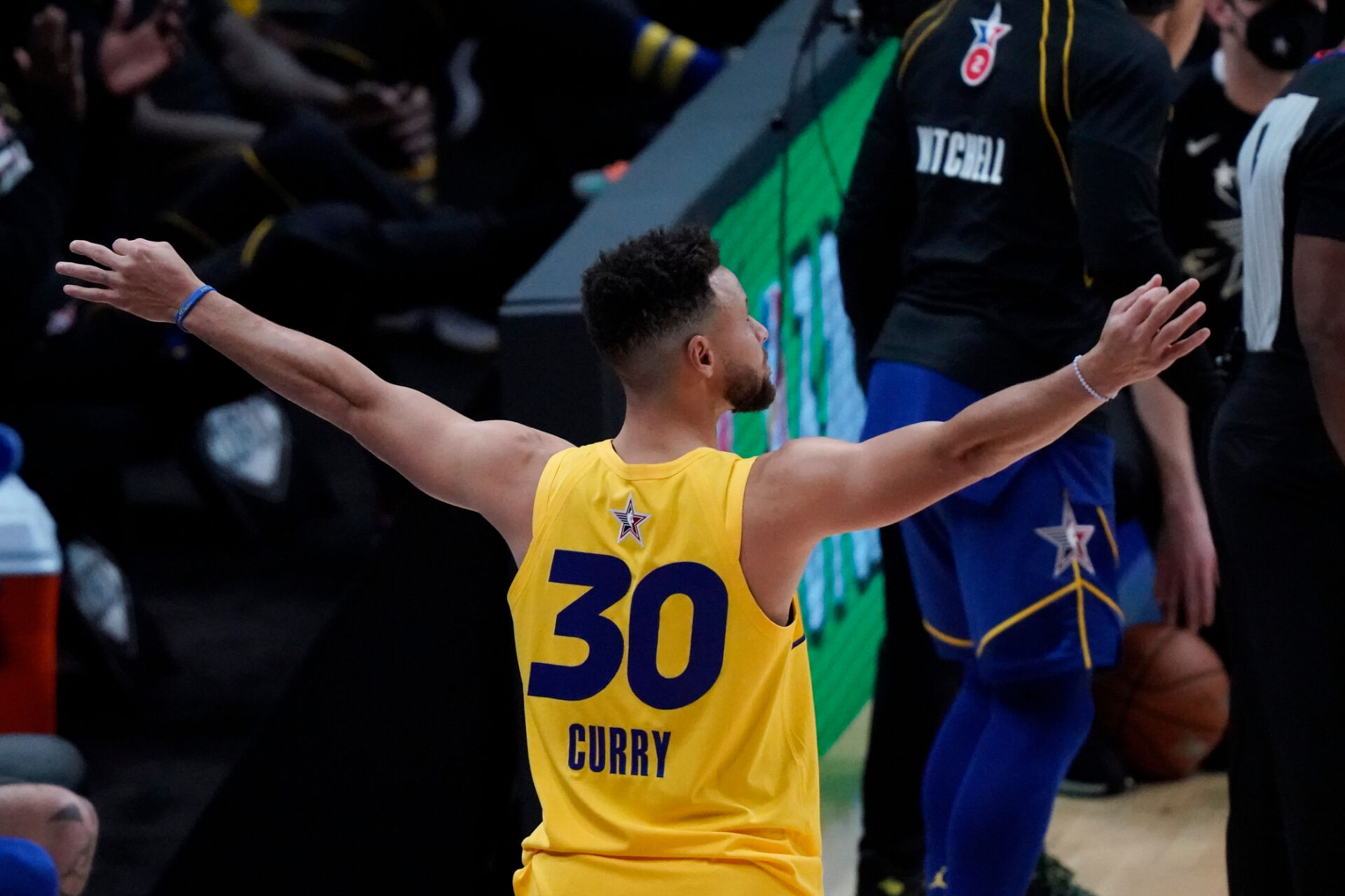 Отборът на ЛеБрон Джеймс победи тима на Кевин Дюрант в Мача на звездите в НБА