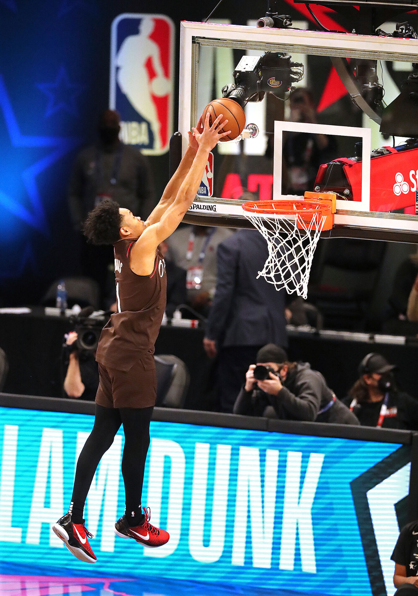 Отборът на ЛеБрон Джеймс победи тима на Кевин Дюрант в Мача на звездите в НБА