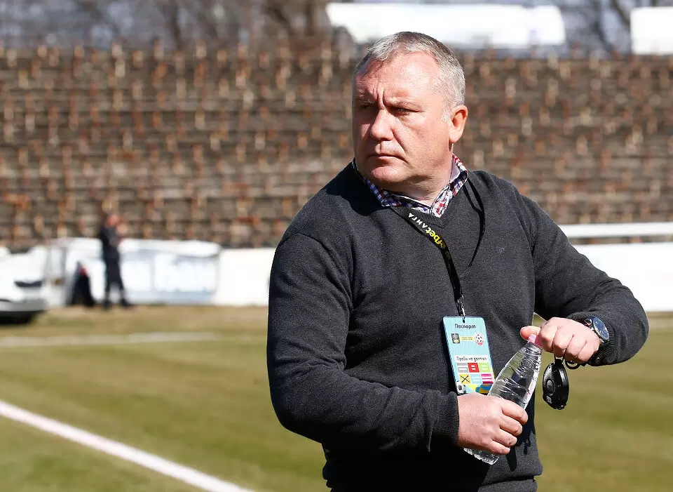 Антон Узунов