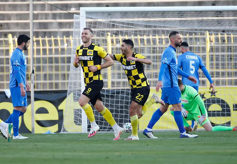 Антон Узунов