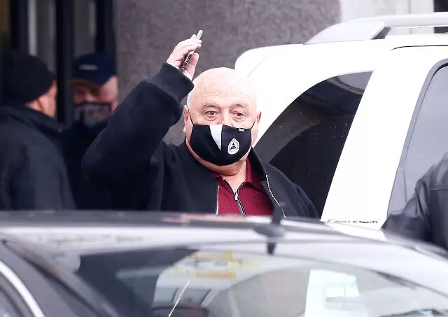 Венци Стефанов: На черния пуловер трябва да му казваме тъмнобял