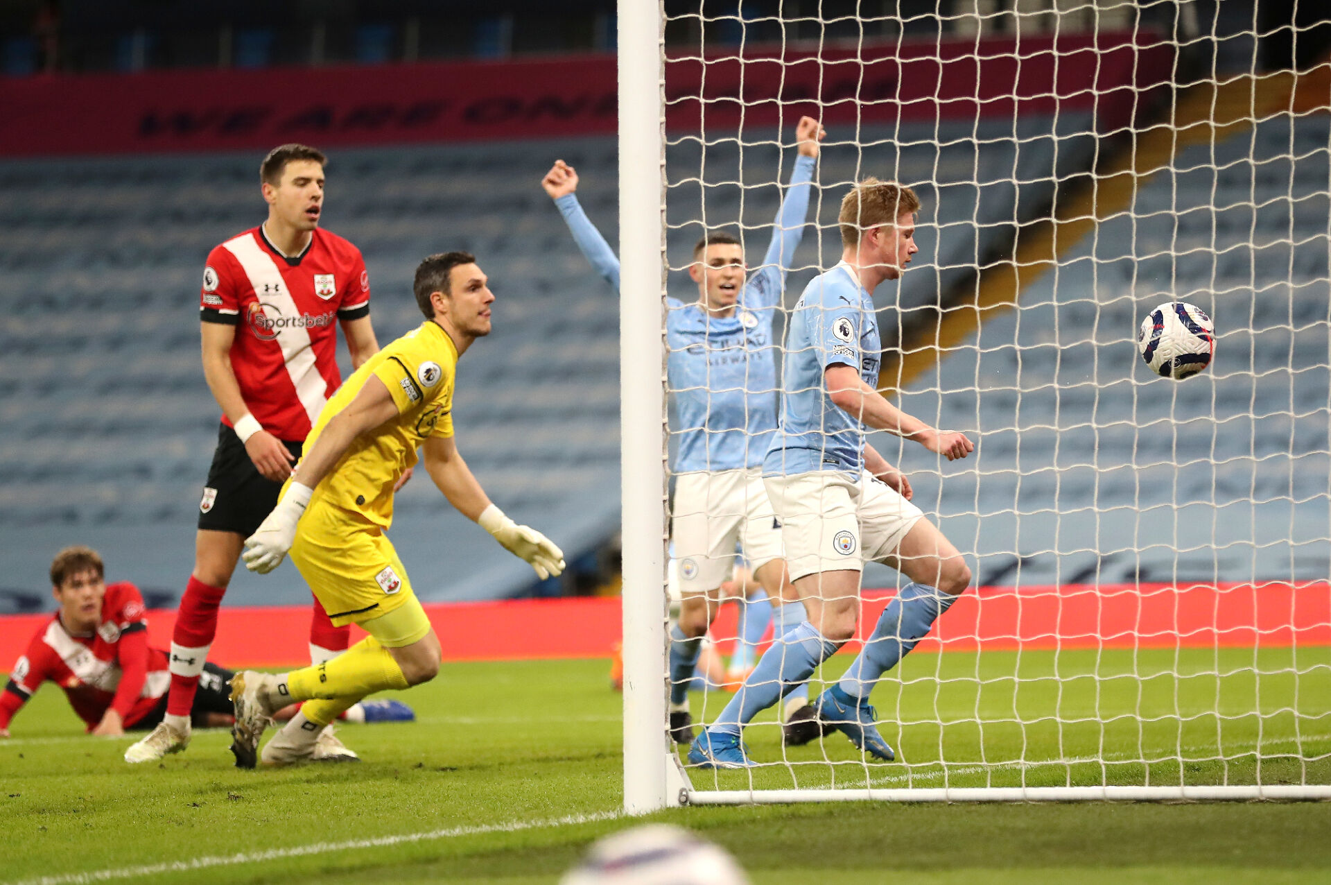 Ман Сити надви Саутхемптън в мач със 7 гола (ВИДЕО)