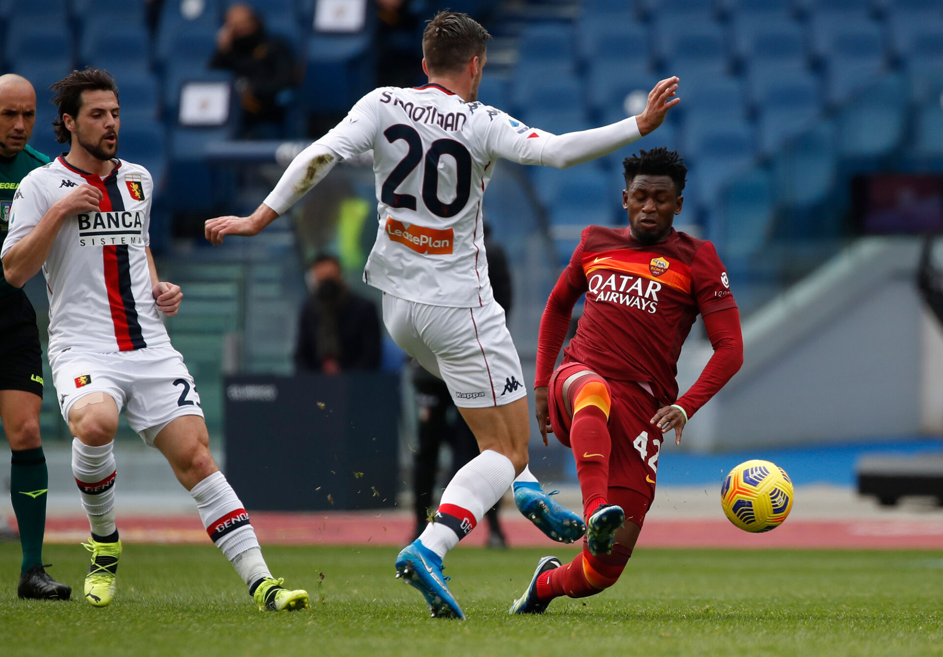 Рома се настани в четворката след успех у дома