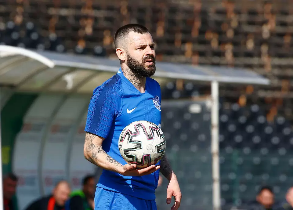 Антон Узунов