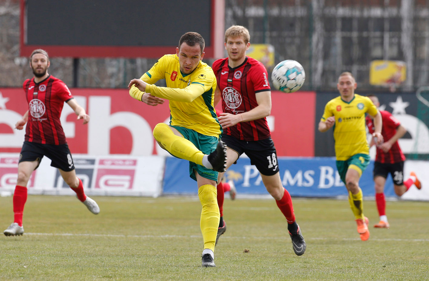 Локо София обърна Добруджа и е само на точка от Пирин