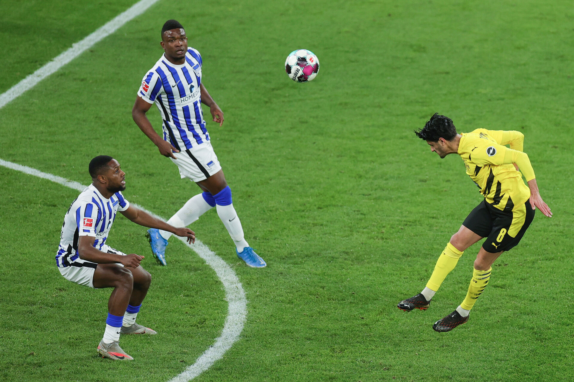 Борусия Дортмунд преодоля съпротивата на Херта за едно полувреме