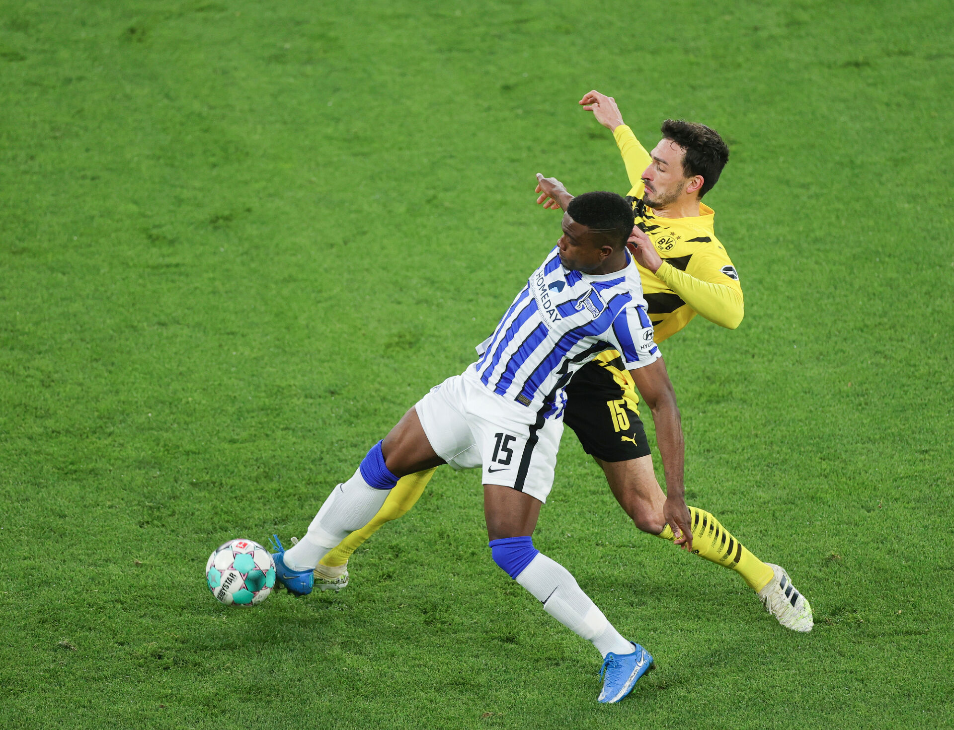 Борусия Дортмунд преодоля съпротивата на Херта за едно полувреме