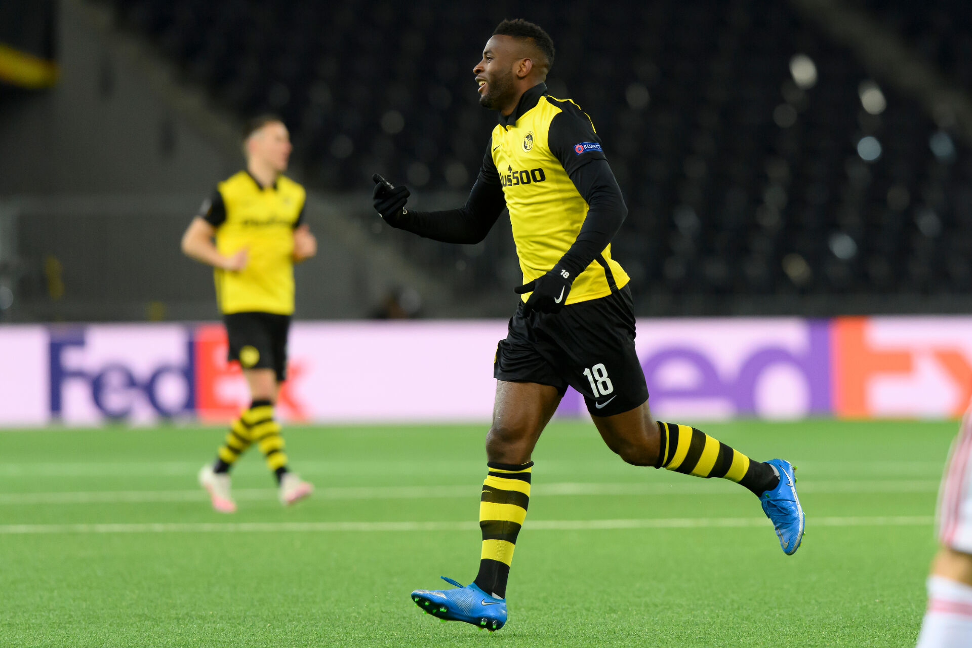 Аякс безкомпромисен срещу Йънг Бойс