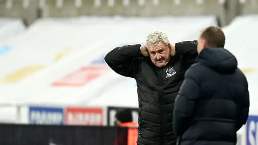 Стив Брус остава начело на Нюкасъл