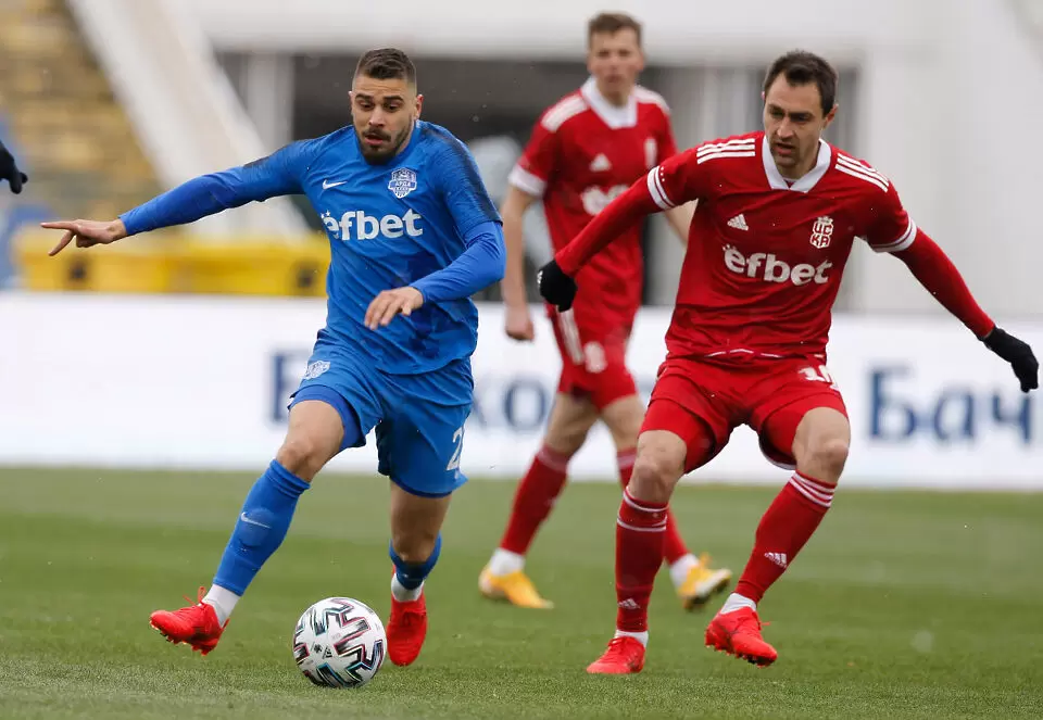 Антон Узунов