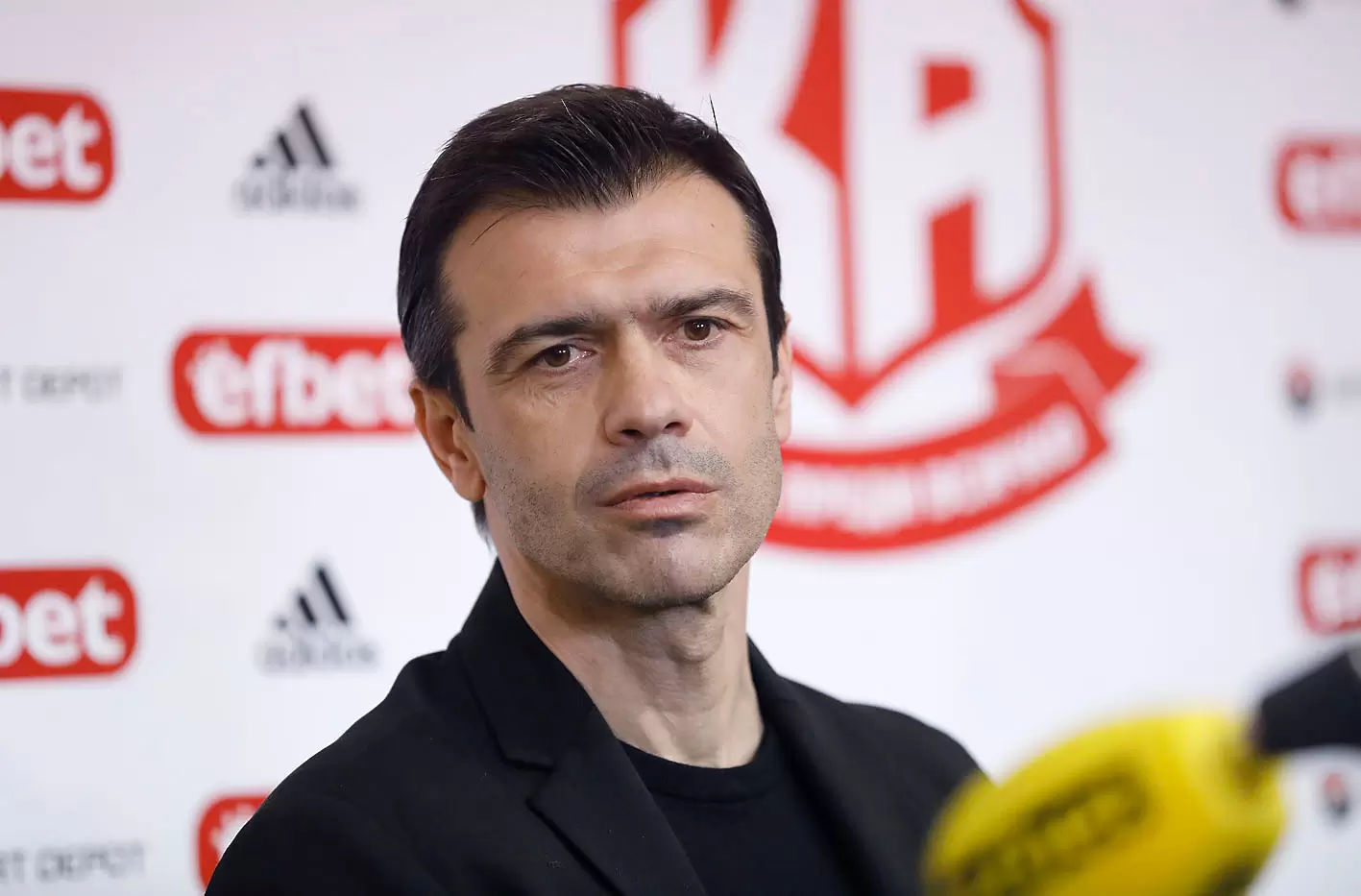 Антон Узунов