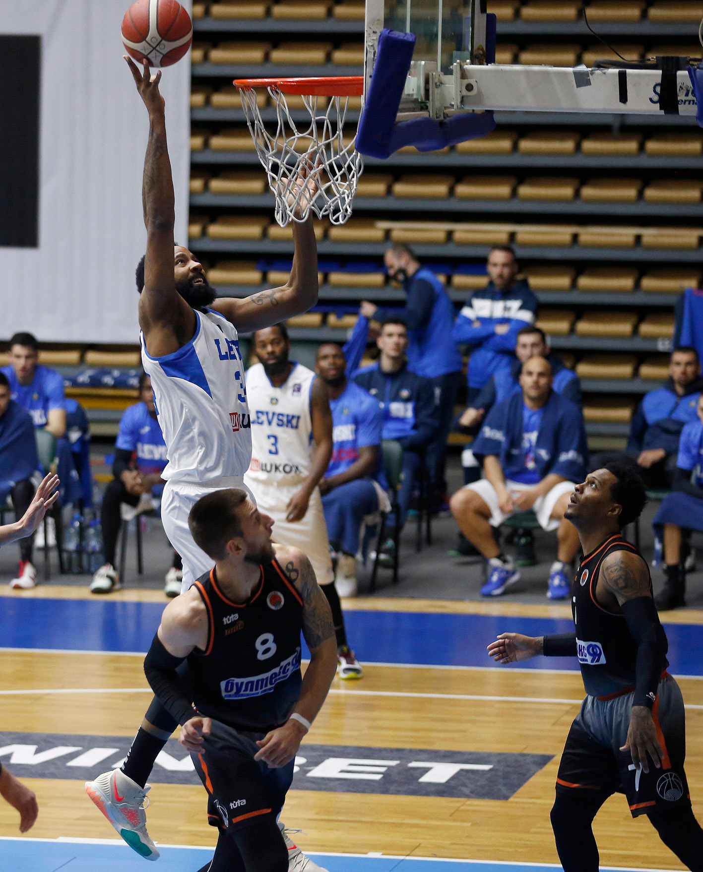 Левски Лукойл измъкна през иглени уши победата срещу Академик Пловдив