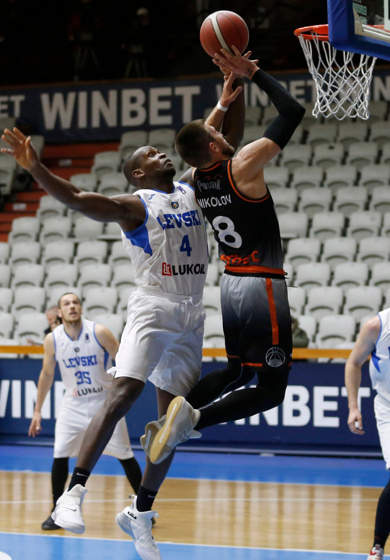 Левски Лукойл измъкна през иглени уши победата срещу Академик Пловдив