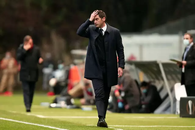 Фонсека размаха пръст на играчите си