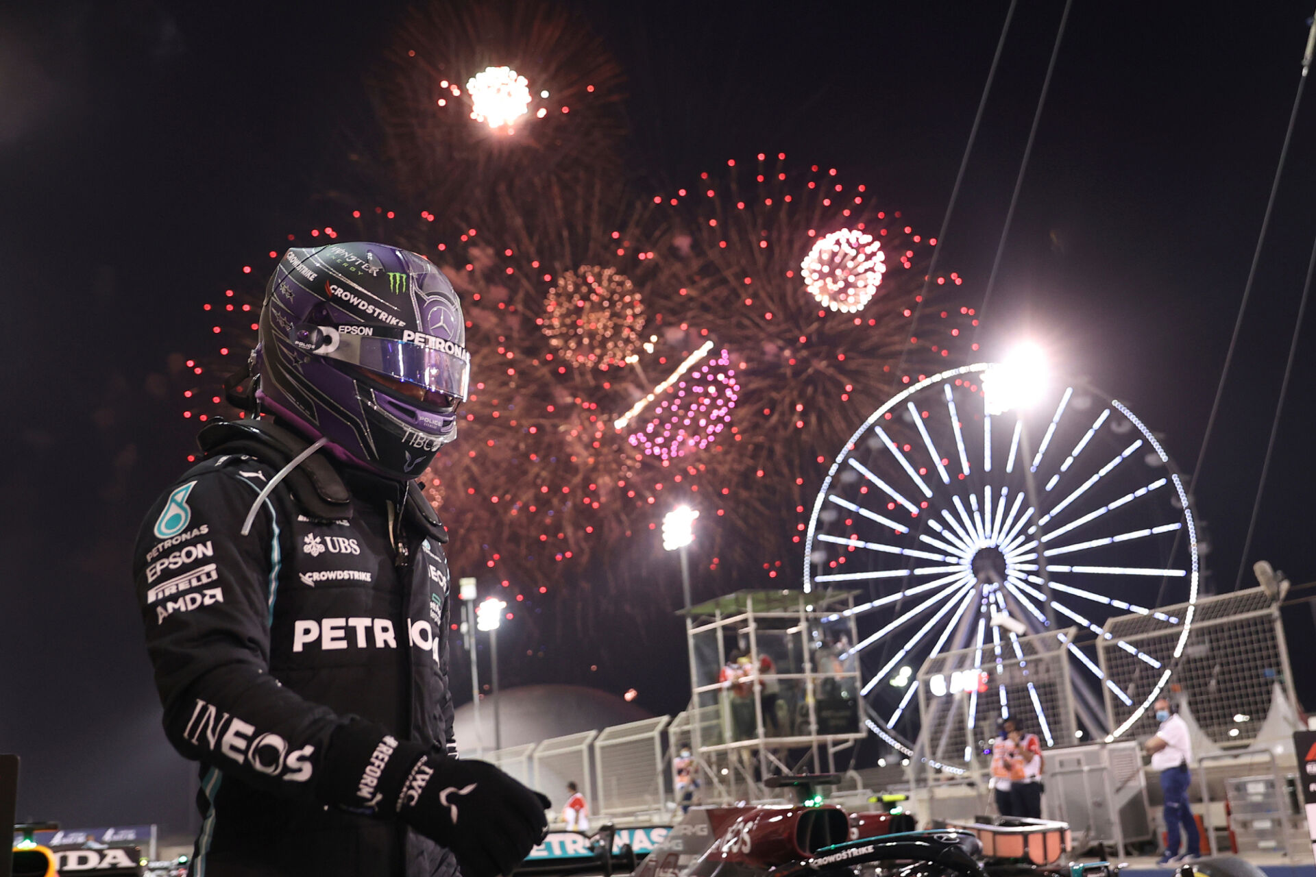 Верстапен подари живот на Хамилтън